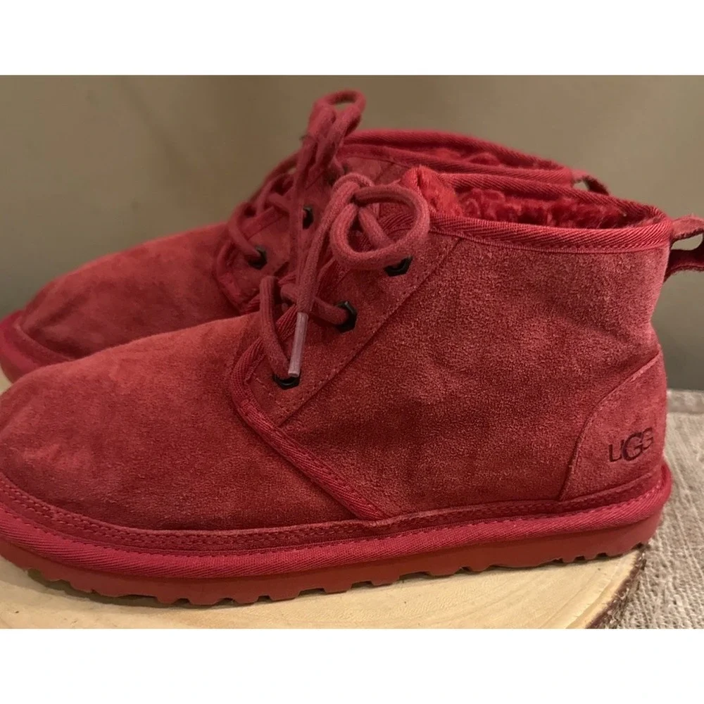 UGG AUSTRALIA NEUMEL 3236  SAMBA RED CHUKKA ANKLE BOOTS MENS SIZE 7‎